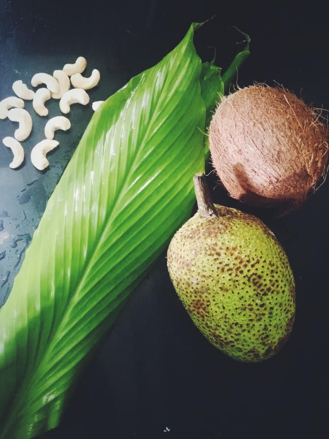 Mapusa Market Loot: Cashews, Coconut, Turmeric Leaves, Neer Phanas a.k.a Breadfruit